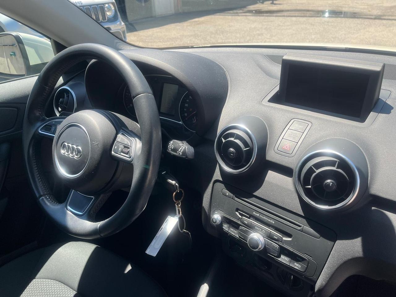 Audi A1 5P-1.6 tdi/90cv-full-2014