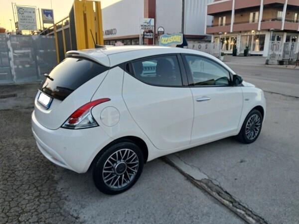 LANCIA YPSILON 1.0 FireFly S&S 69 CV HYBRID GOLD PLUS