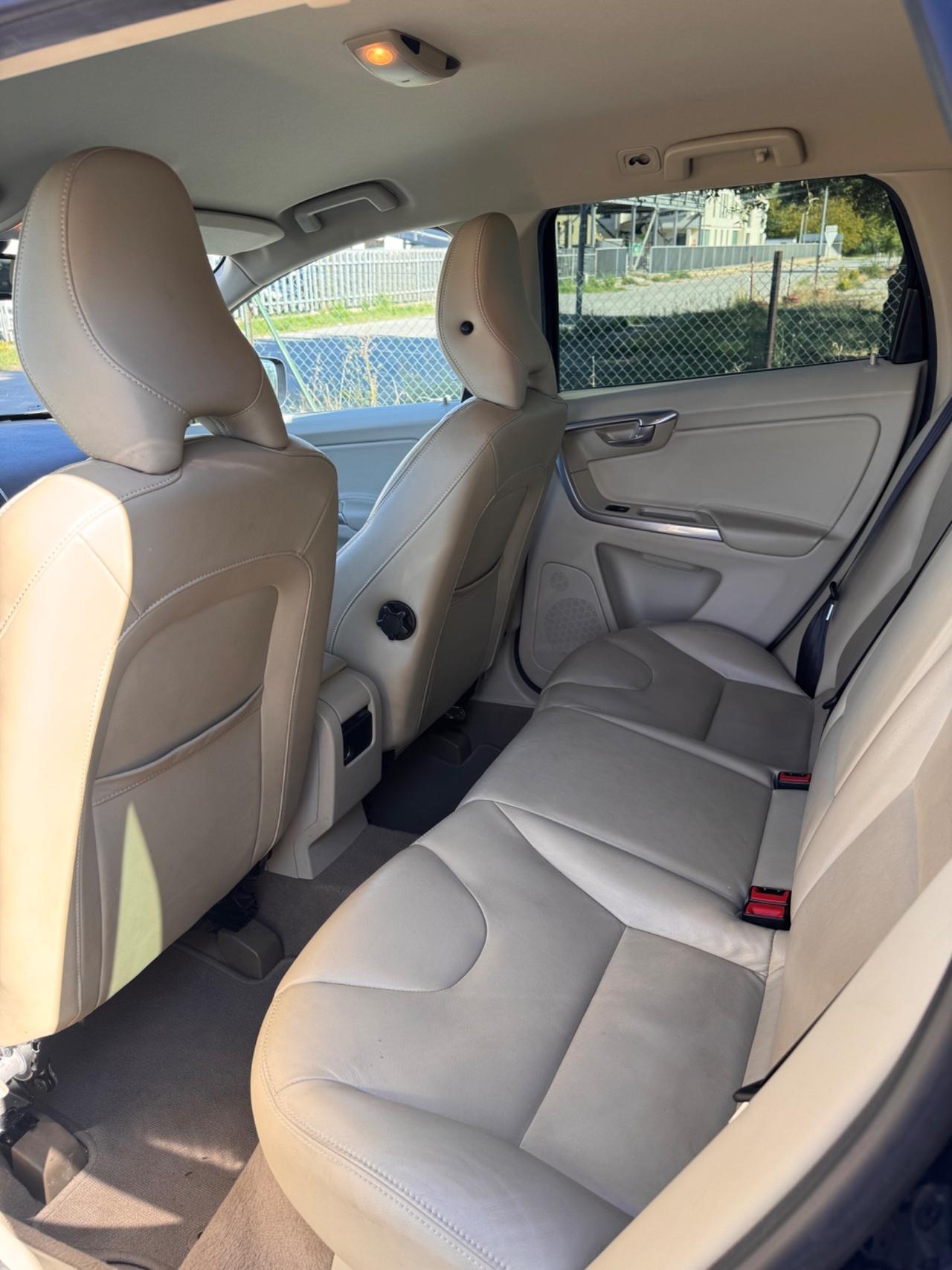 Volvo XC 60 XC60 D4 Geartronic R-design Momentum