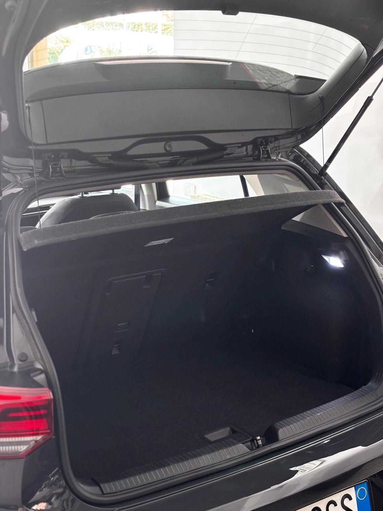 Volkswagen Golf 1.5 TGI DSG Style UNIPROPRIETARIO