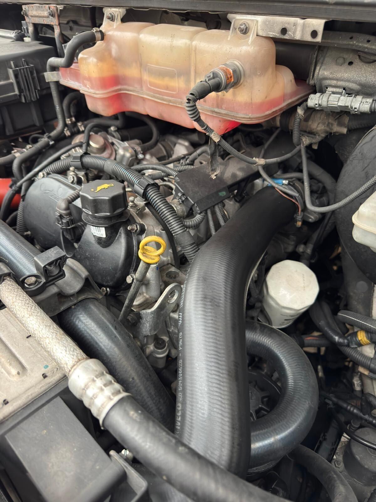 Camion pianale IVECO Daily 35-e4 con gru