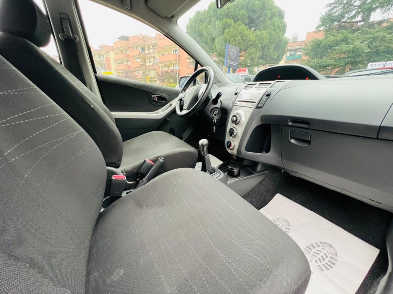 Toyota Yaris 1.0 5 porte Sol