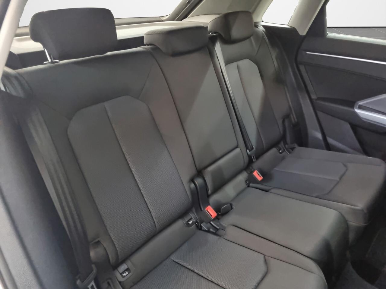 Audi Q3 35 TDI S tronic Business