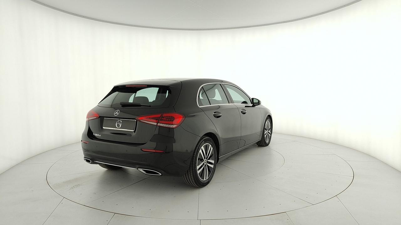 Mercedes-Benz Classe A - W177 2018 - A 180 d Sport auto