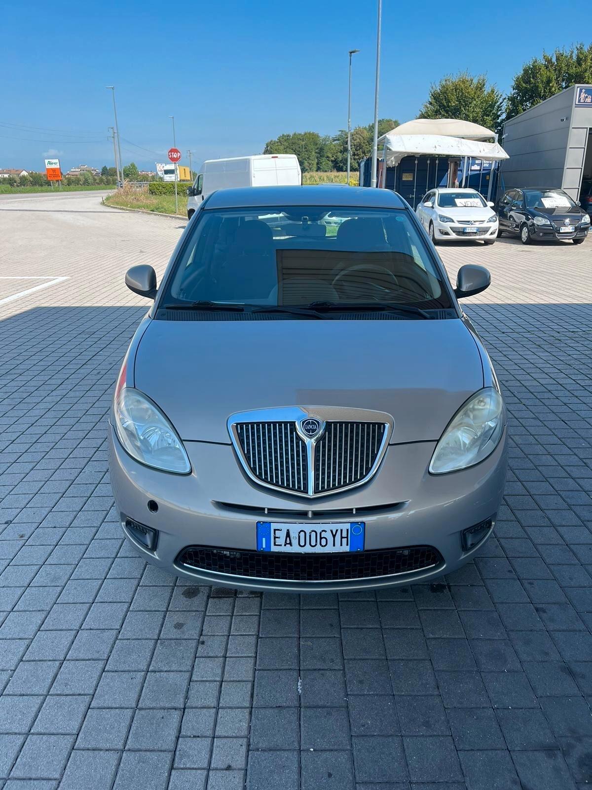 Lancia Ypsilon Neopatentati