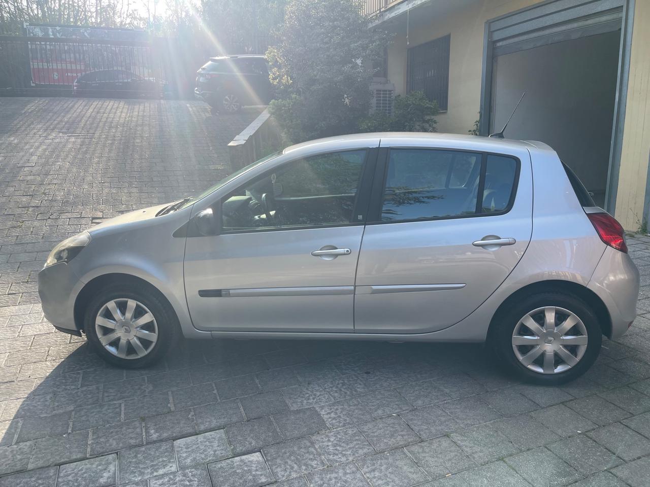 Renault Clio 1.2 16V 5 porte Dynamique