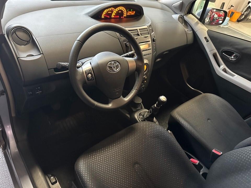 Toyota Yaris 5p 1.3 Sol - UnicoPro