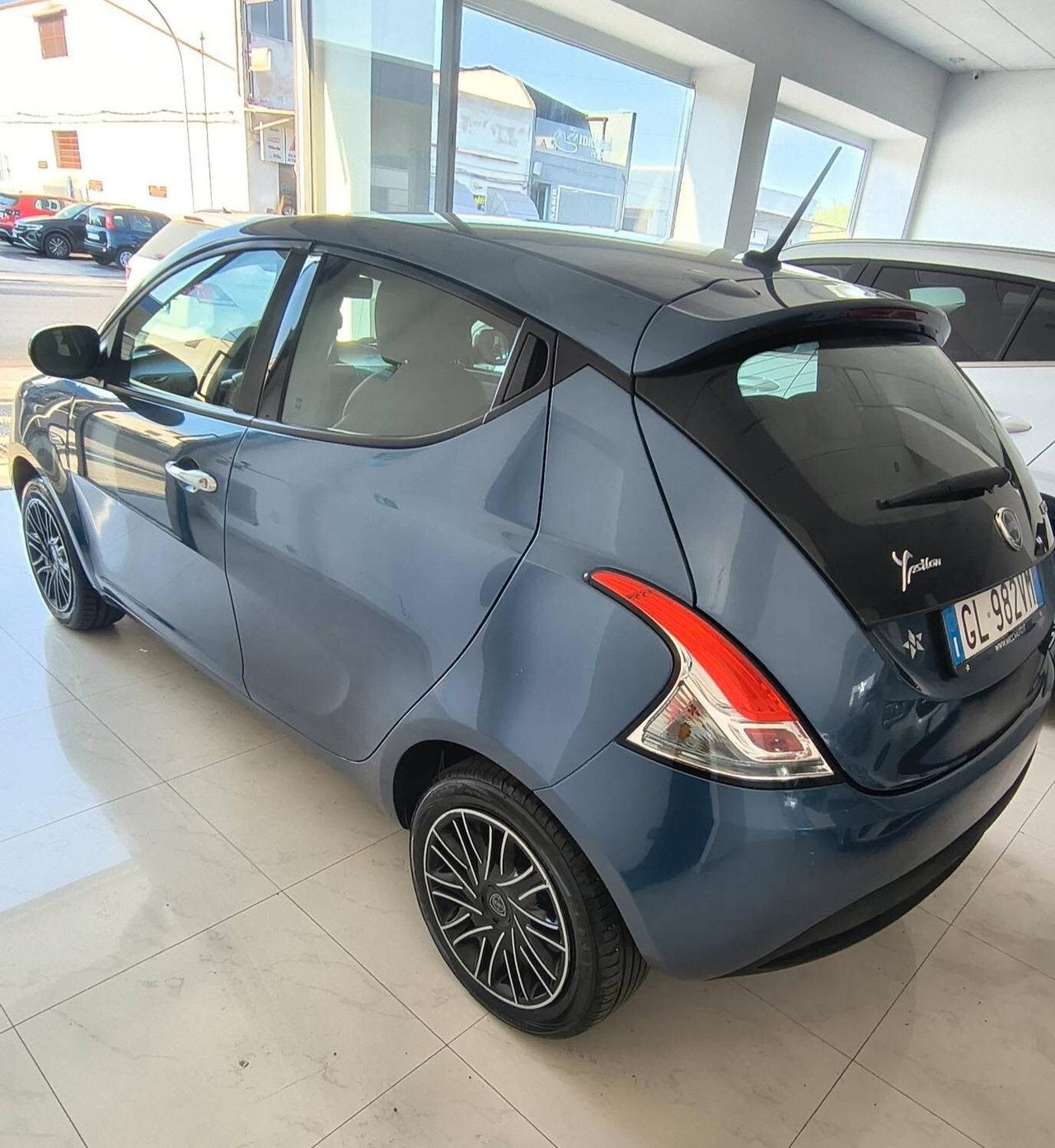 Lancia Ypsilon 1.0 FireFly 5 porte S&S Hybrid Silver Plus