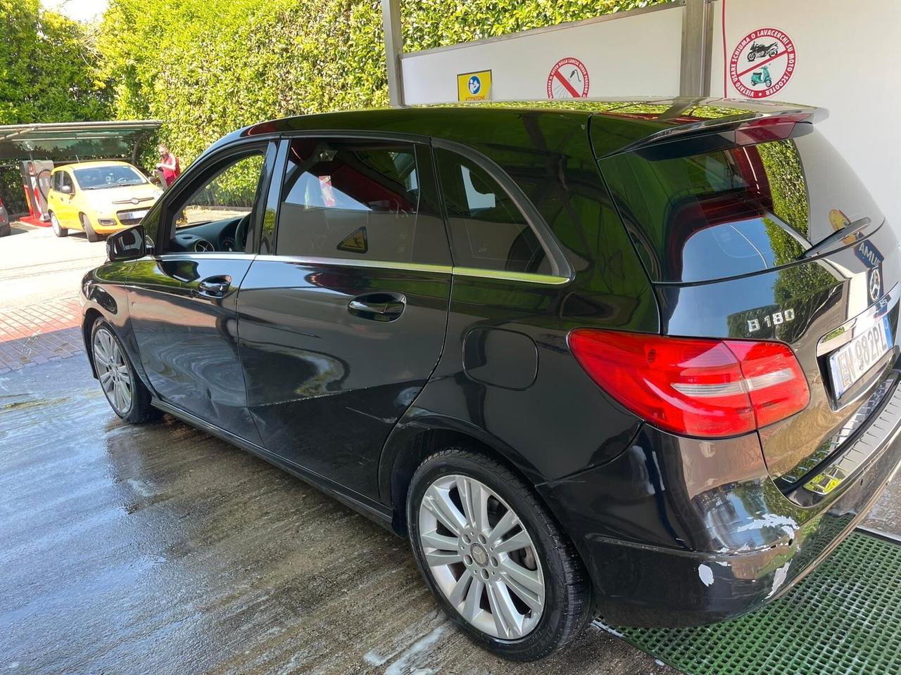 MERCEDES BENZ B 180 - NEOPATENTATI