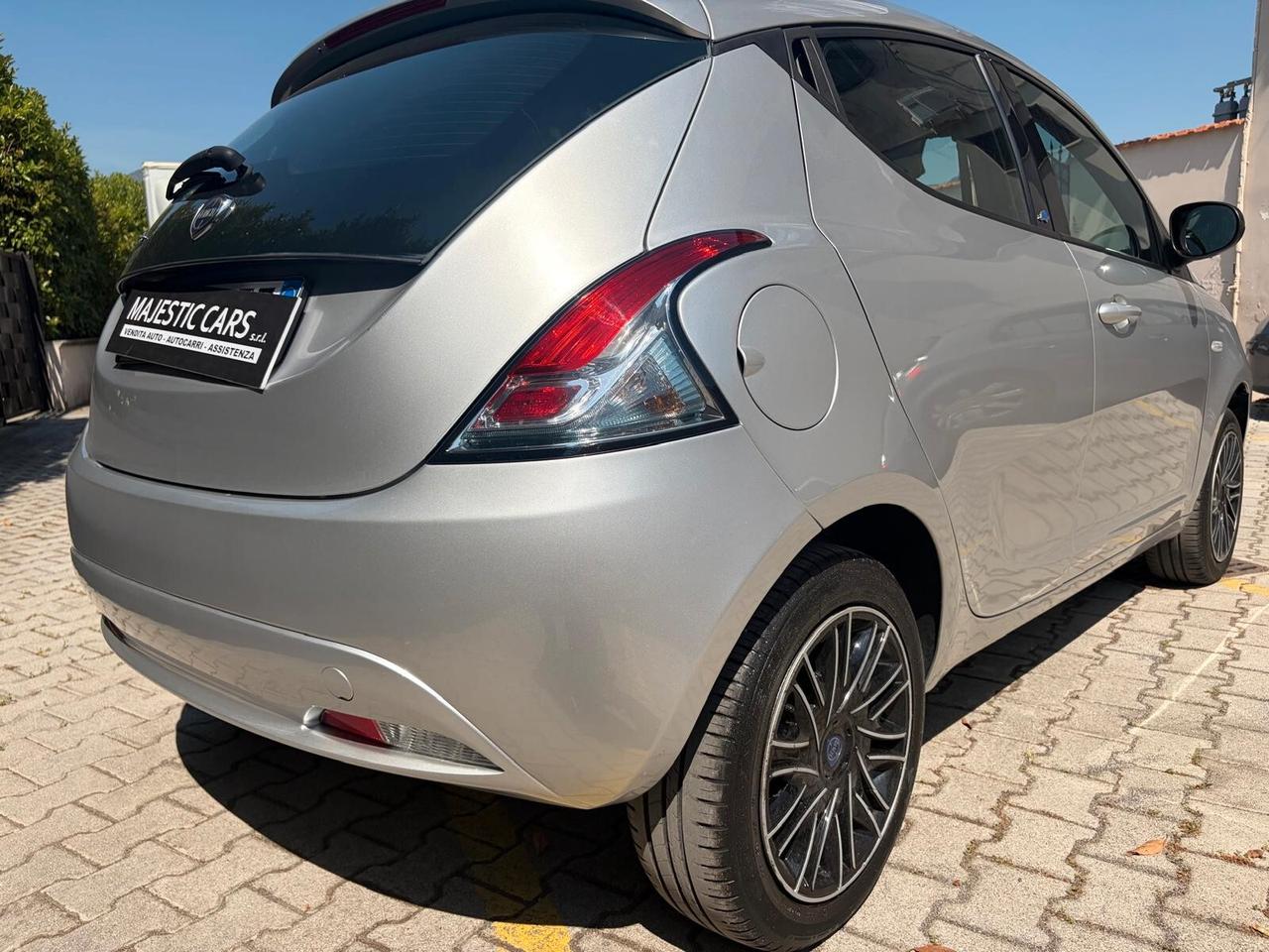 Lancia Ypsilon 1.2 69 CV 5 porte S&S Platinum