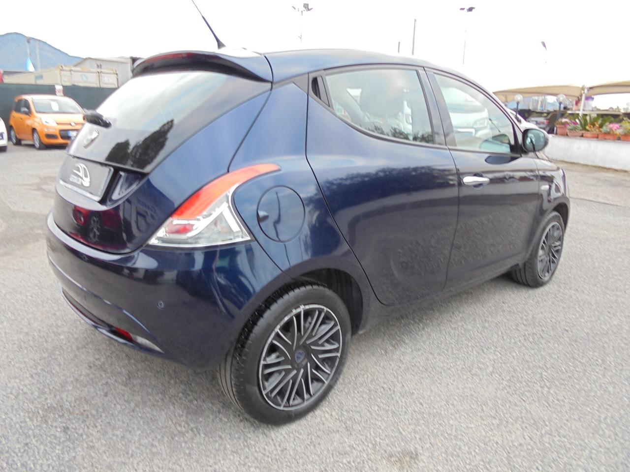 Lancia Ypsilon 1.2 69 CV 5 porte S&S Gold