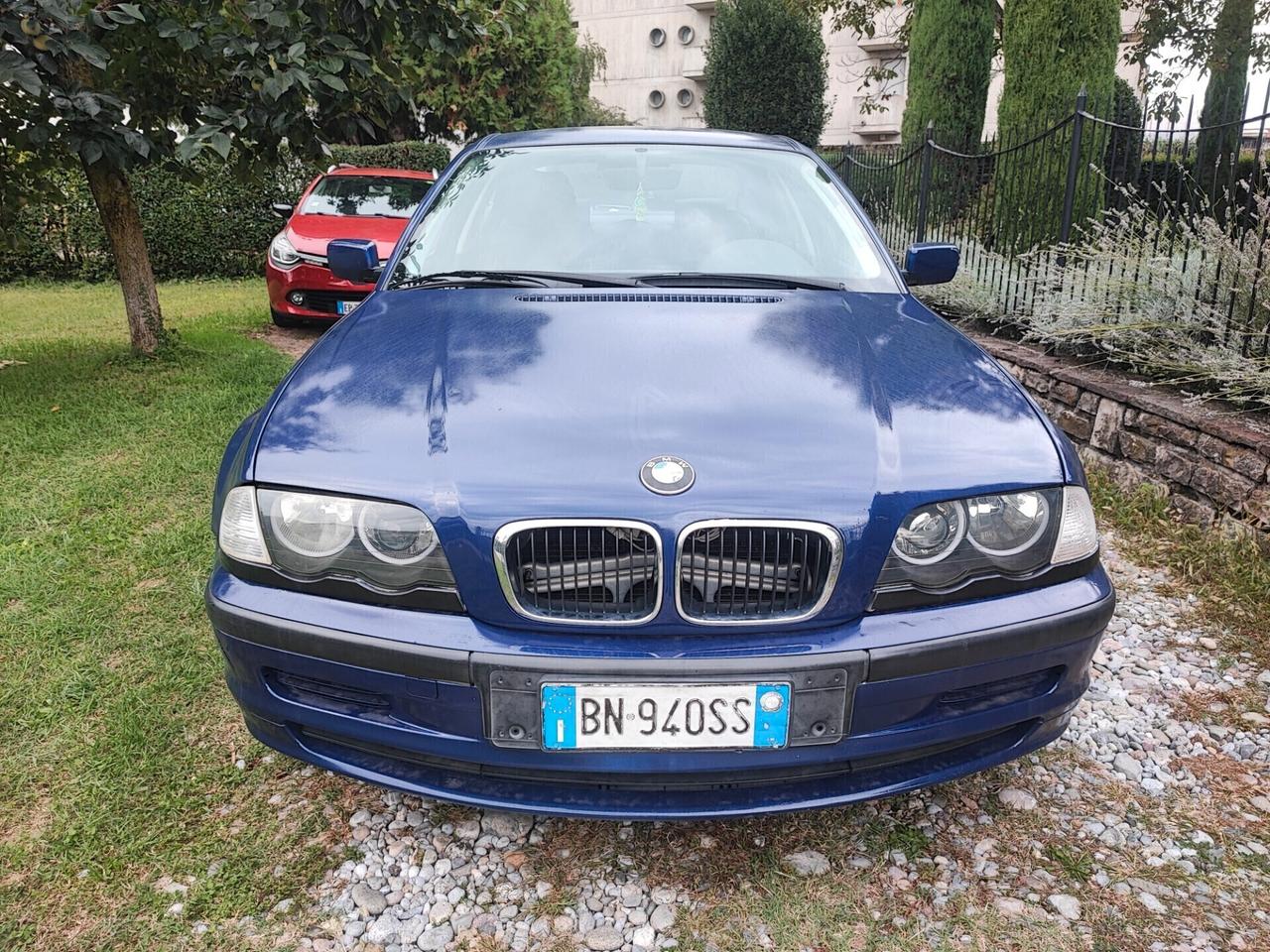 Bmw 320 Berlina 136 CV schermo