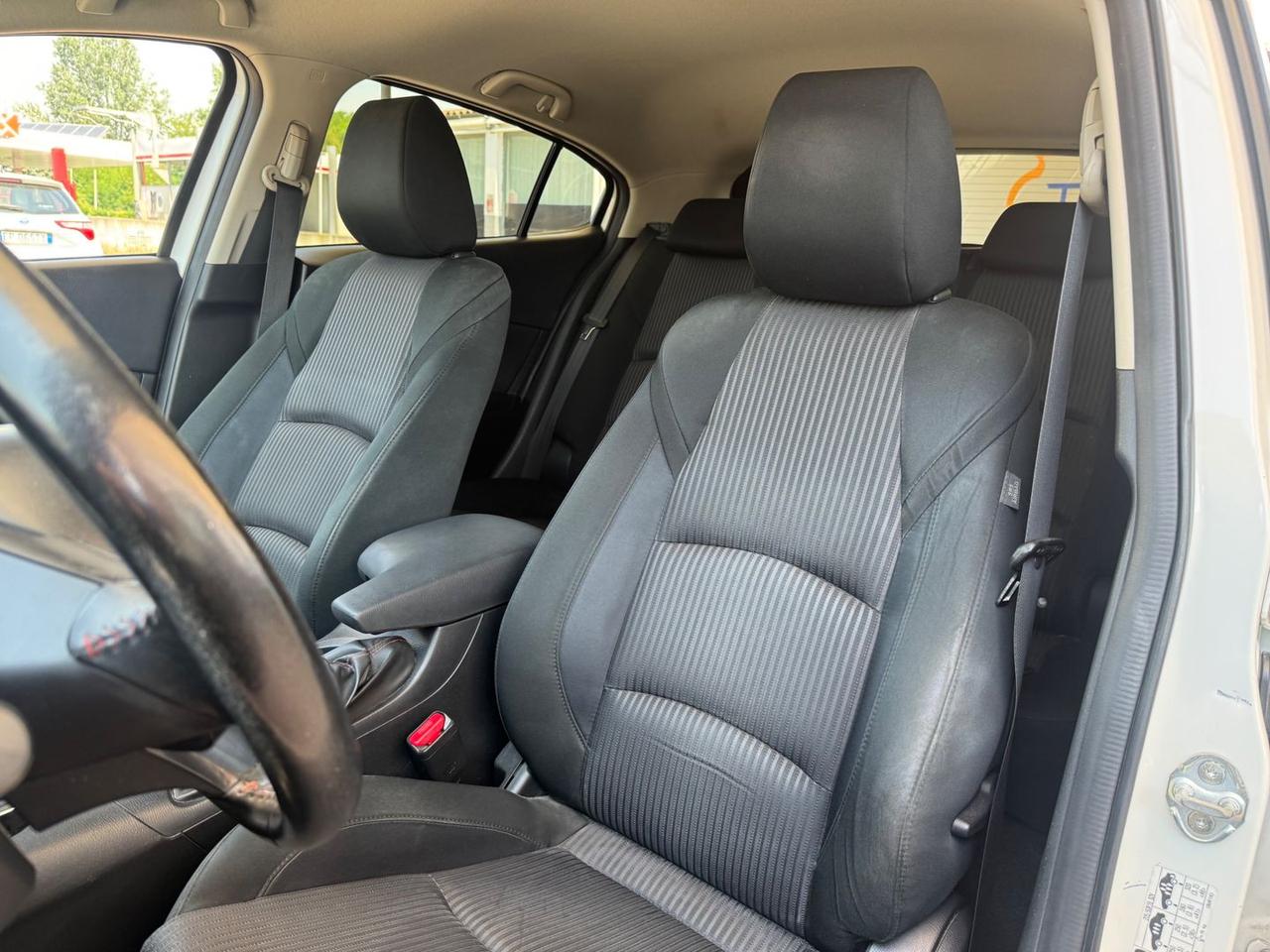 Mazda 3 Evolve 1.5 SkyActiv-G 100 #11621