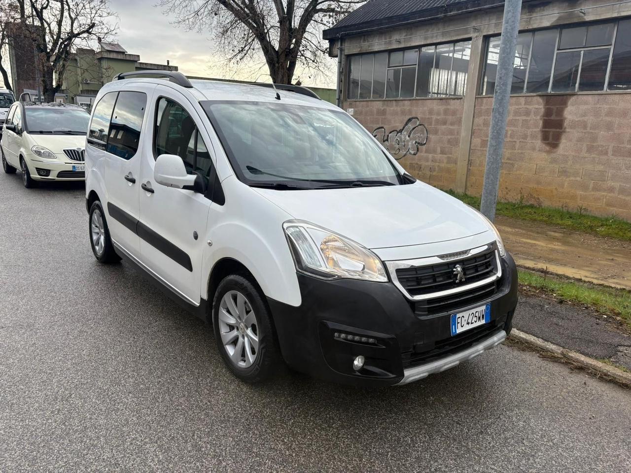 Peugeot Partner Tepee 2016 BlueHDi 120 S&S Outdoor