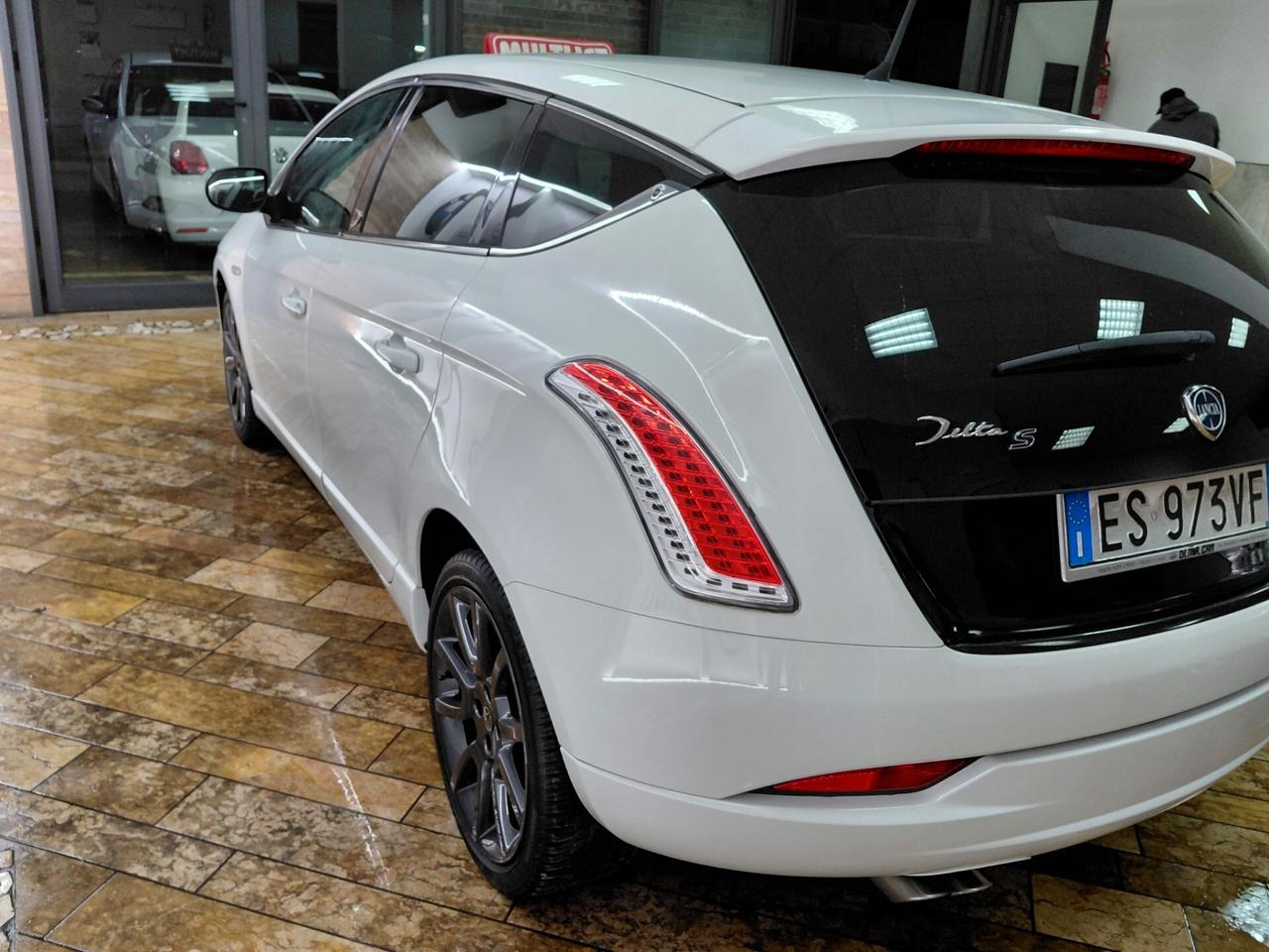 Lancia Delta 1.6 MJT DPF S MOMO DESIGN 2013