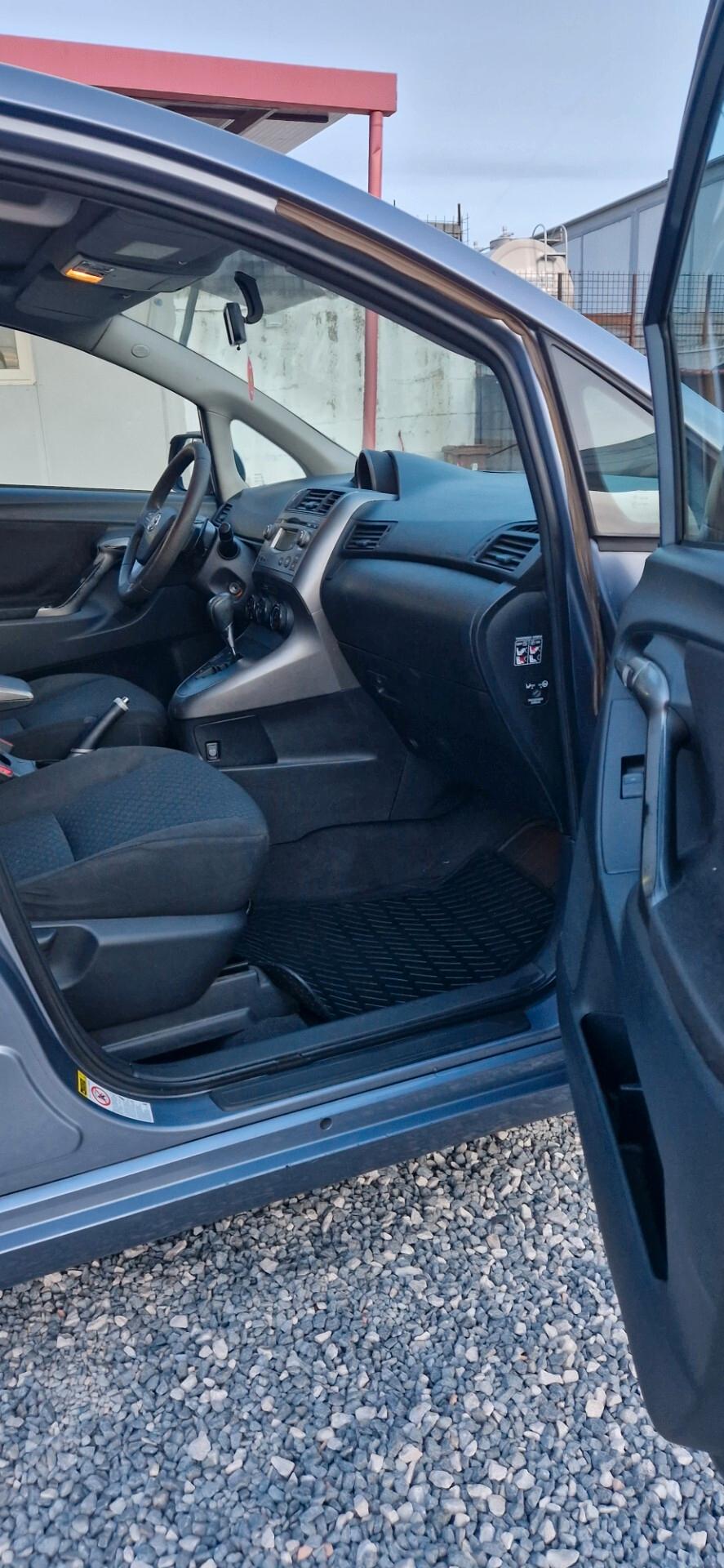 Toyota Verso 2.2 D-Cat 150 CV aut. Sol perfetta