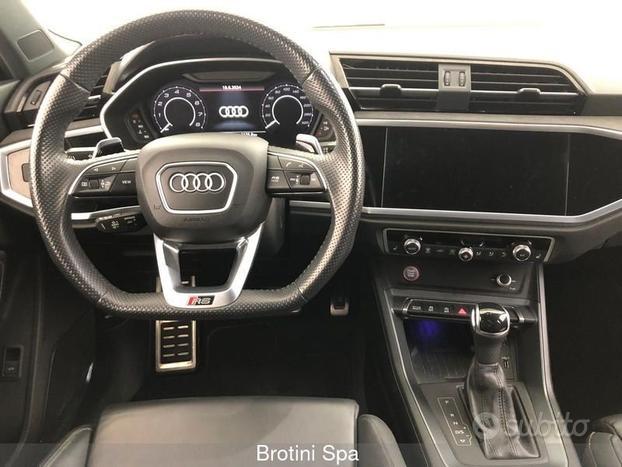 Audi Q3 RS quattro S tronic