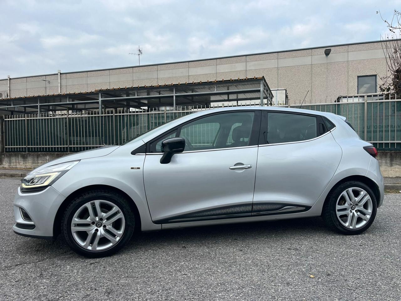 Renault Clio dCi 8V 75 CV 5 porte Moschino Life