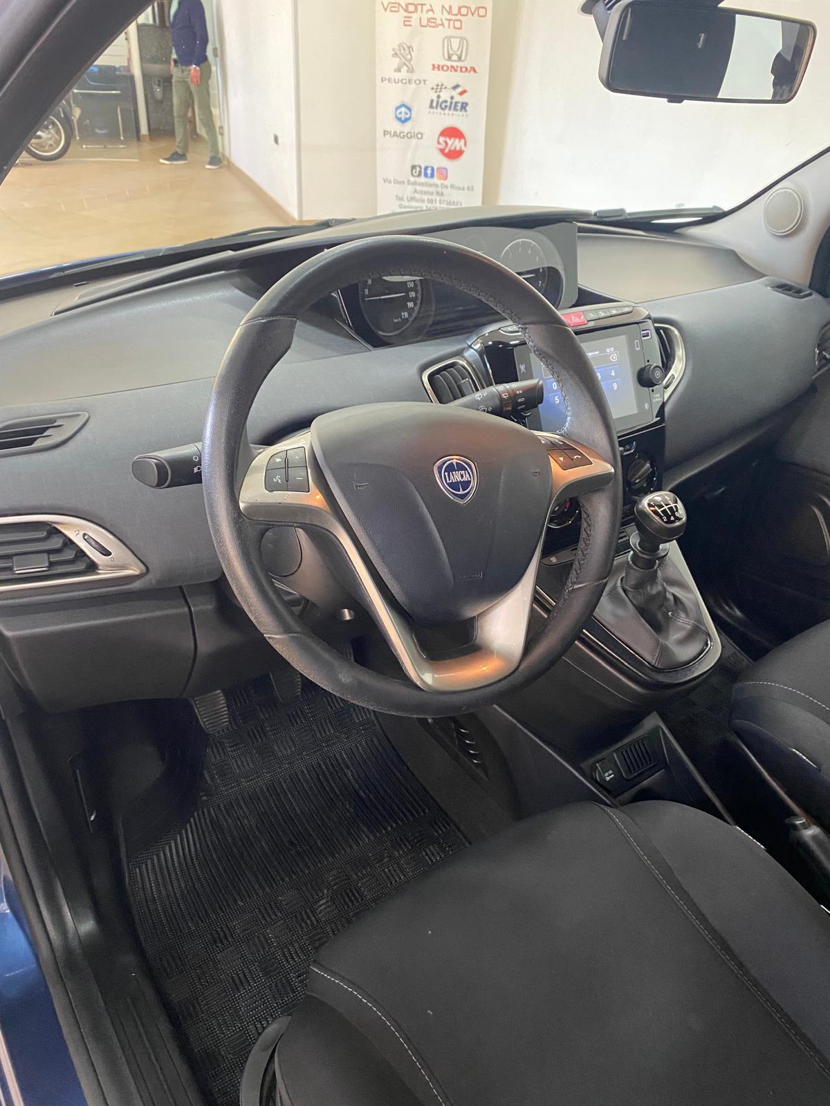 LANCIA YPSILON 1.0 HYBRID 2022-