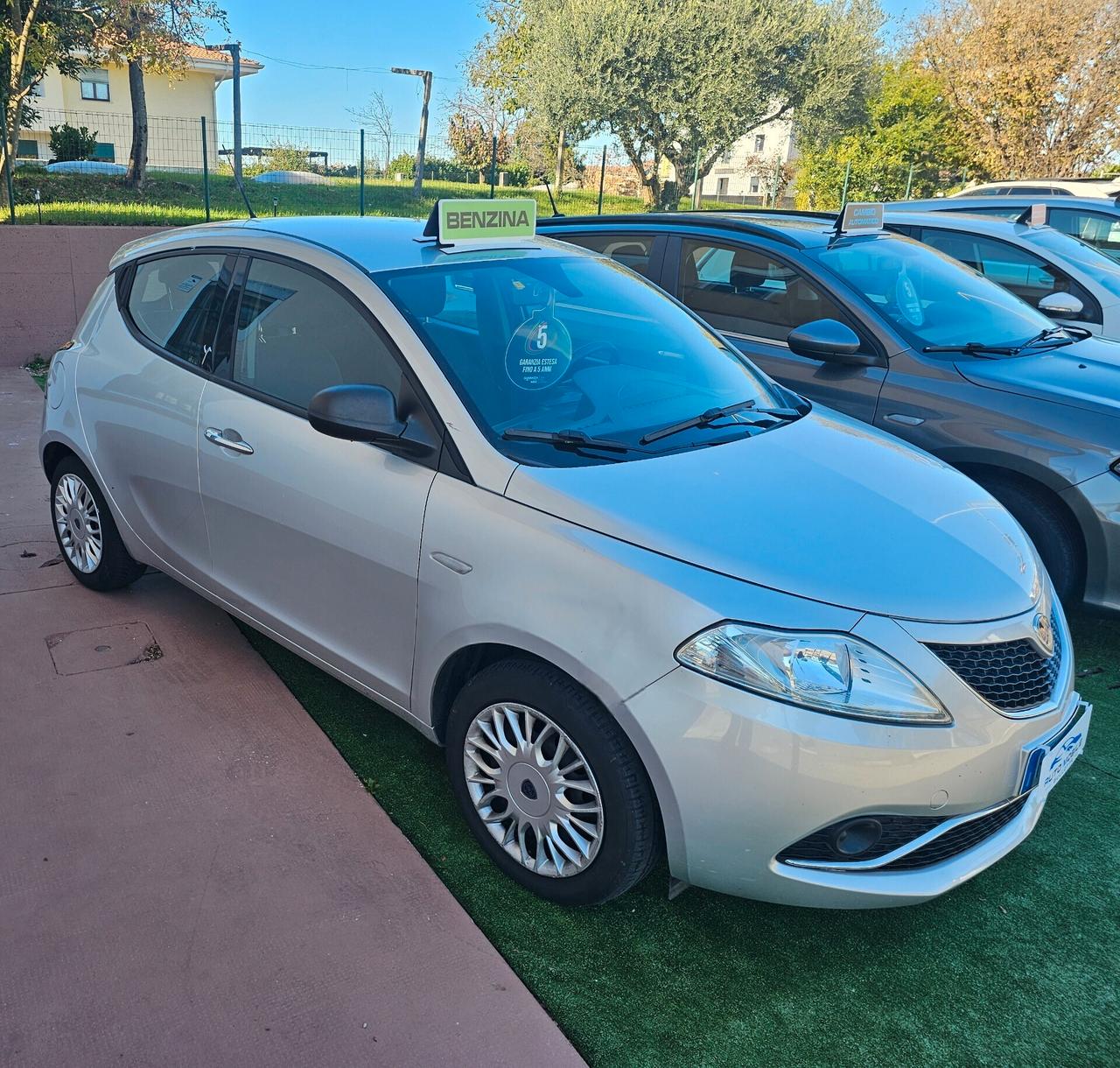 Lancia Ypsilon 1.2 69 CV 5 porte Silver