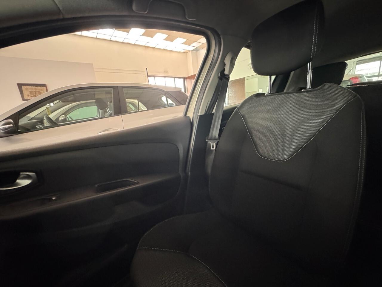 Renault Clio 1.2 75CV benzina 5 porte Life - OK NEOPATENTATI/E!