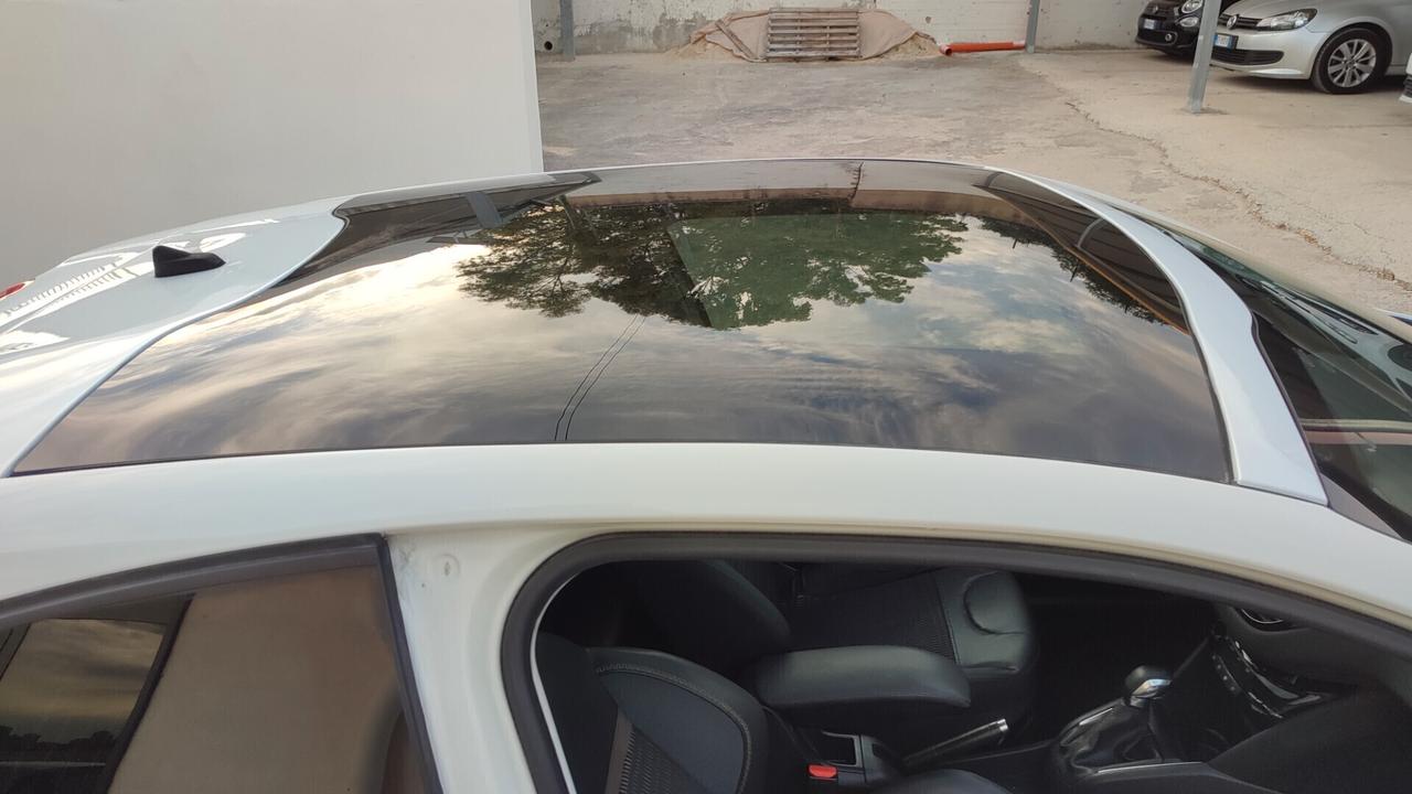 Peugeot 208 1.4 HDI TETTO PANORAMICO