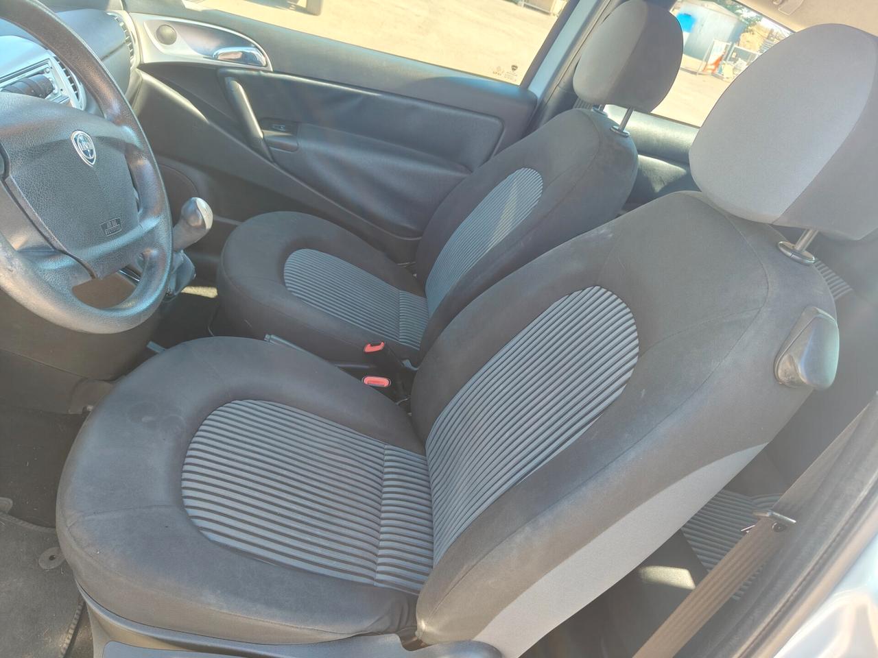 Lancia Ypsilon 1.3 MJT 75 CV Argento