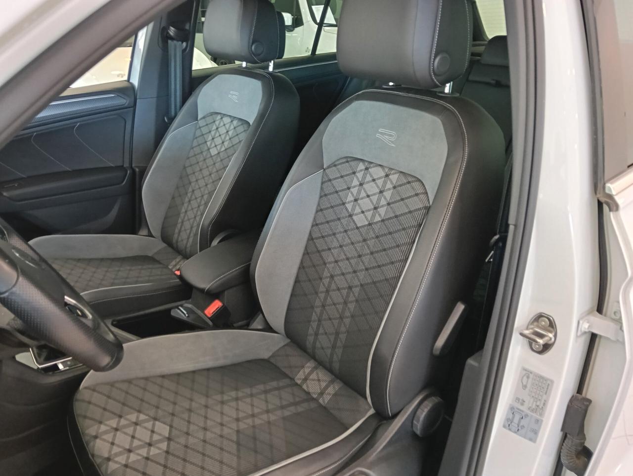 Volkswagen Tiguan 2.0 TDI 150 CV SCR DSG R-Line