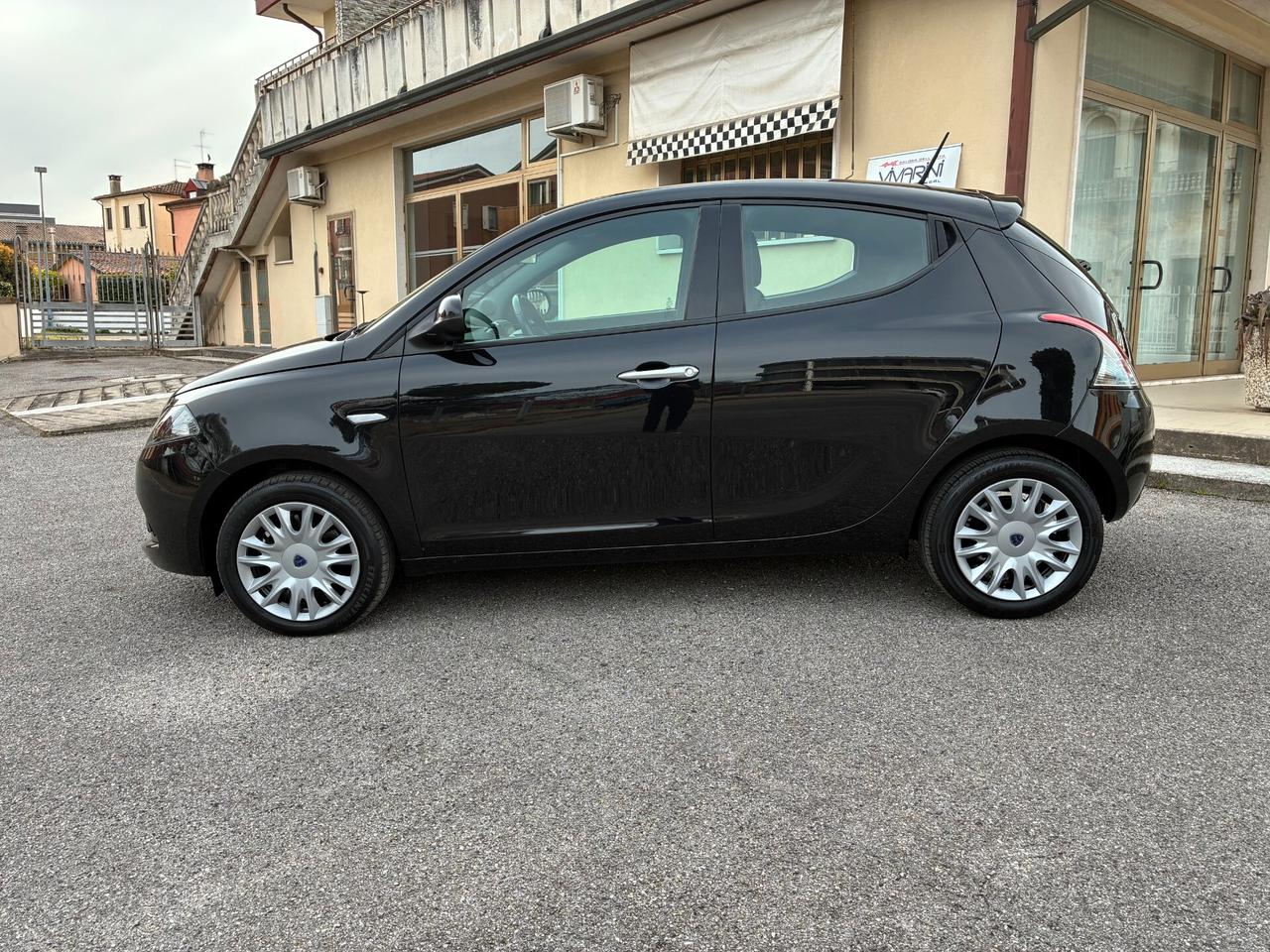 Lancia Ypsilon 1.0 FireFly 5 porte S&S Hybrid Gold