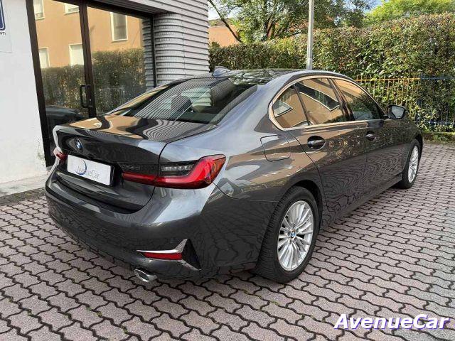 BMW 330 i xdrive Luxury BERLINA CILINDRATA 2.000