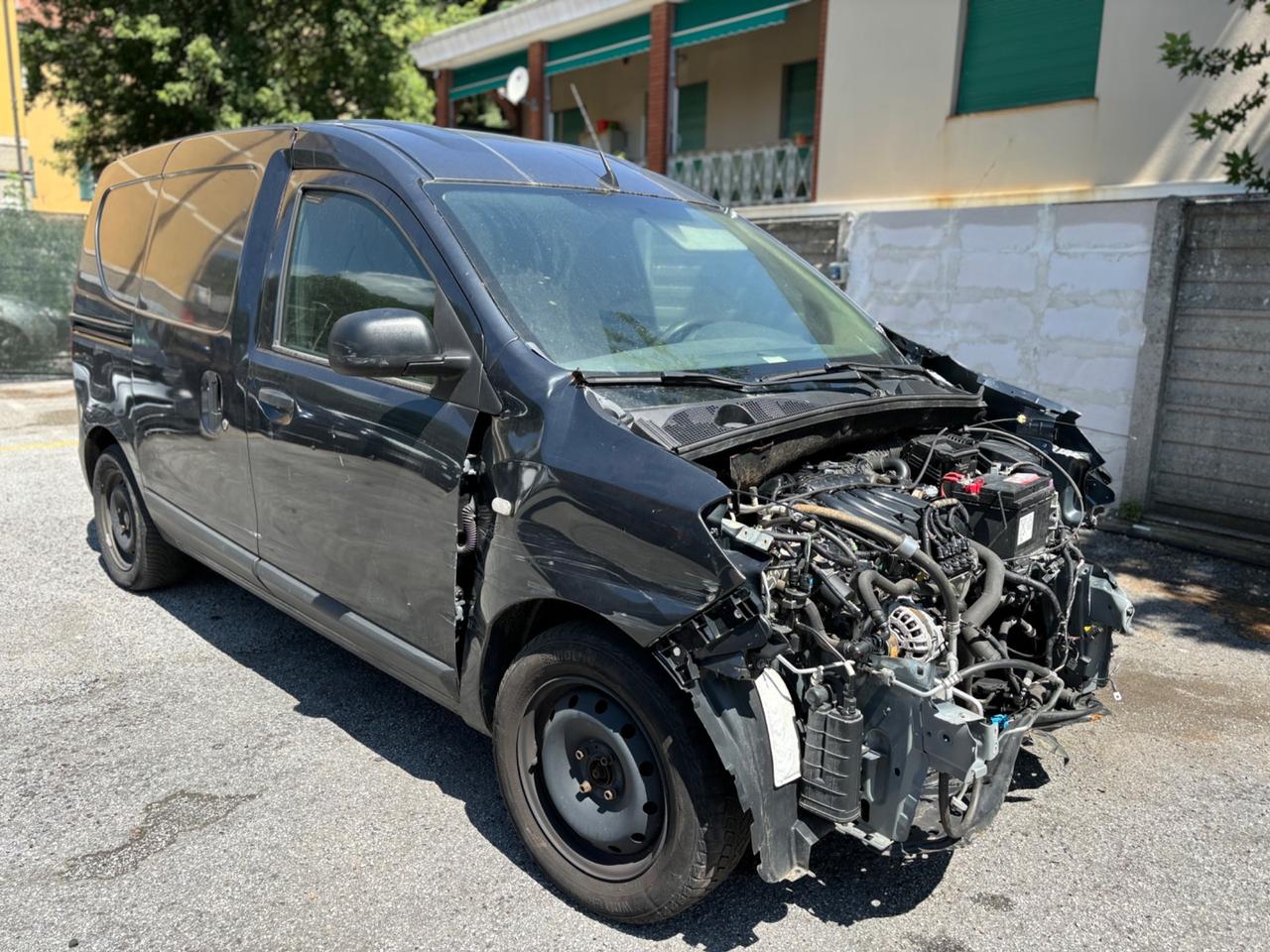 DACIA DOKKER BENZINA SINISTRATA