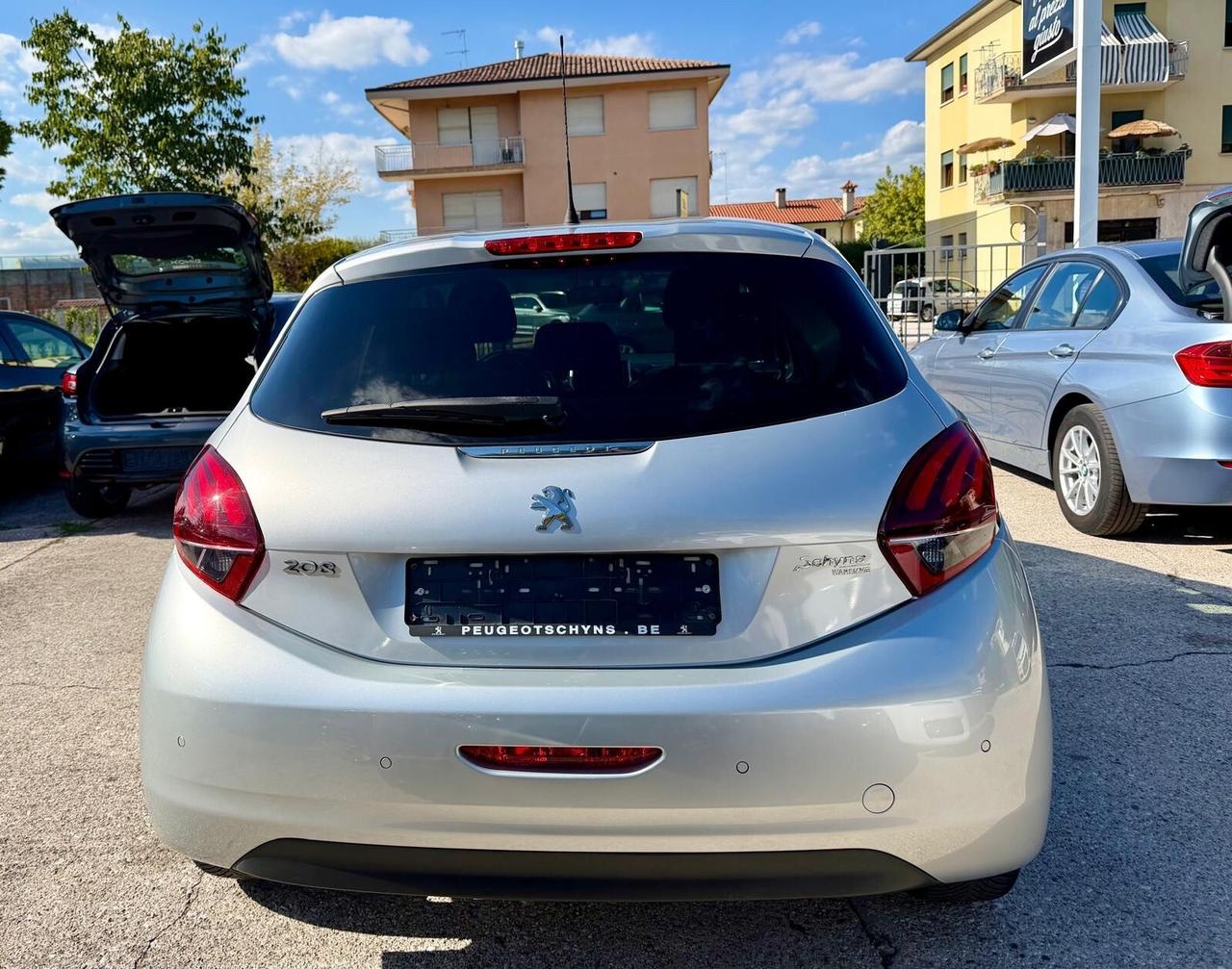 Peugeot 208 1.2 benzina neopatentati