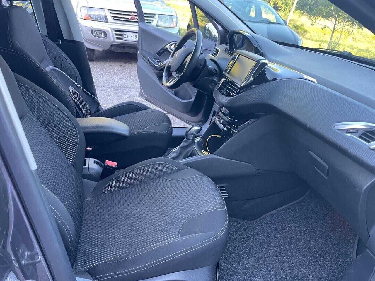 Peugeot 208 PureTech 82 5 porte Allure*solo 40000km*NAVI*NEOPATENTATI