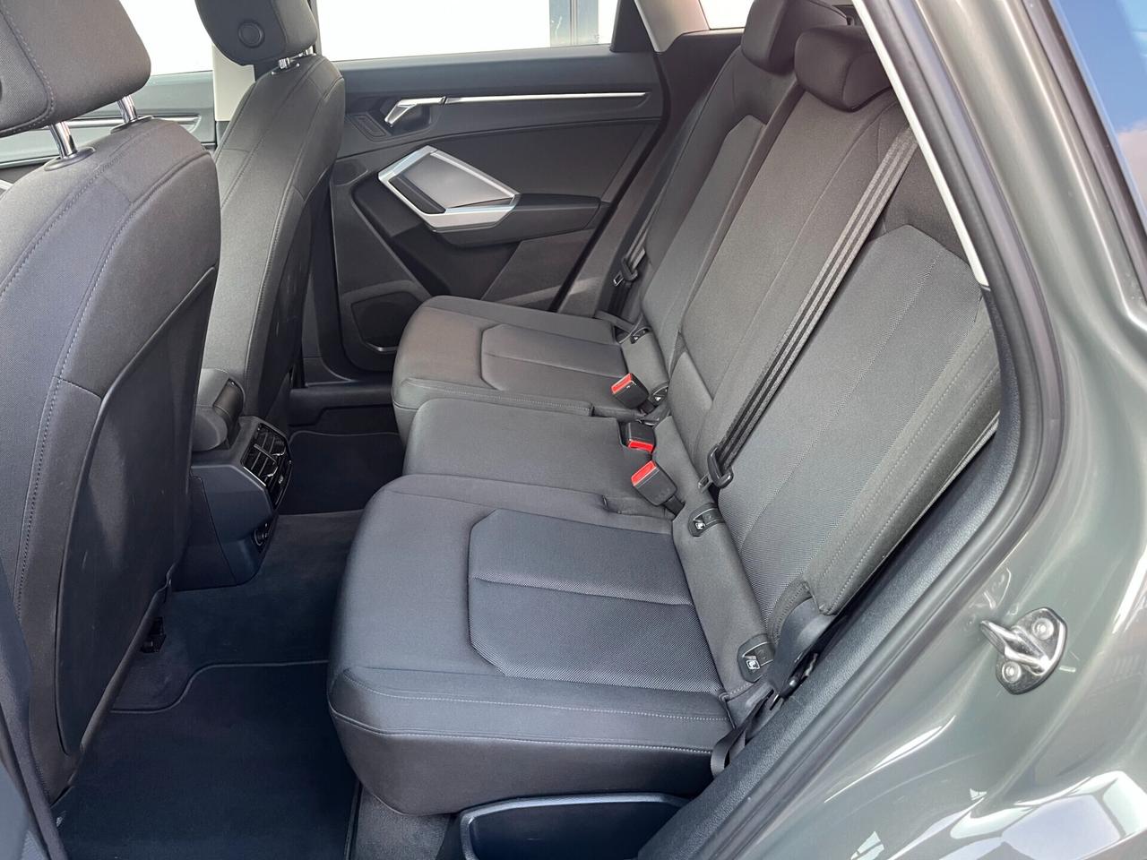 Audi Q3 45 TFSI e S tronic Business