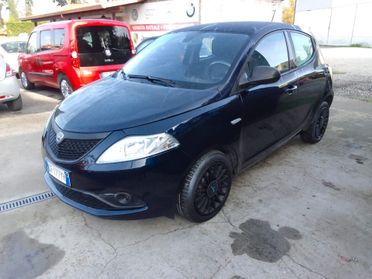 Lancia Ypsilon 1.0 FireFly 5 porte S&S Hybrid Ecochic Silver