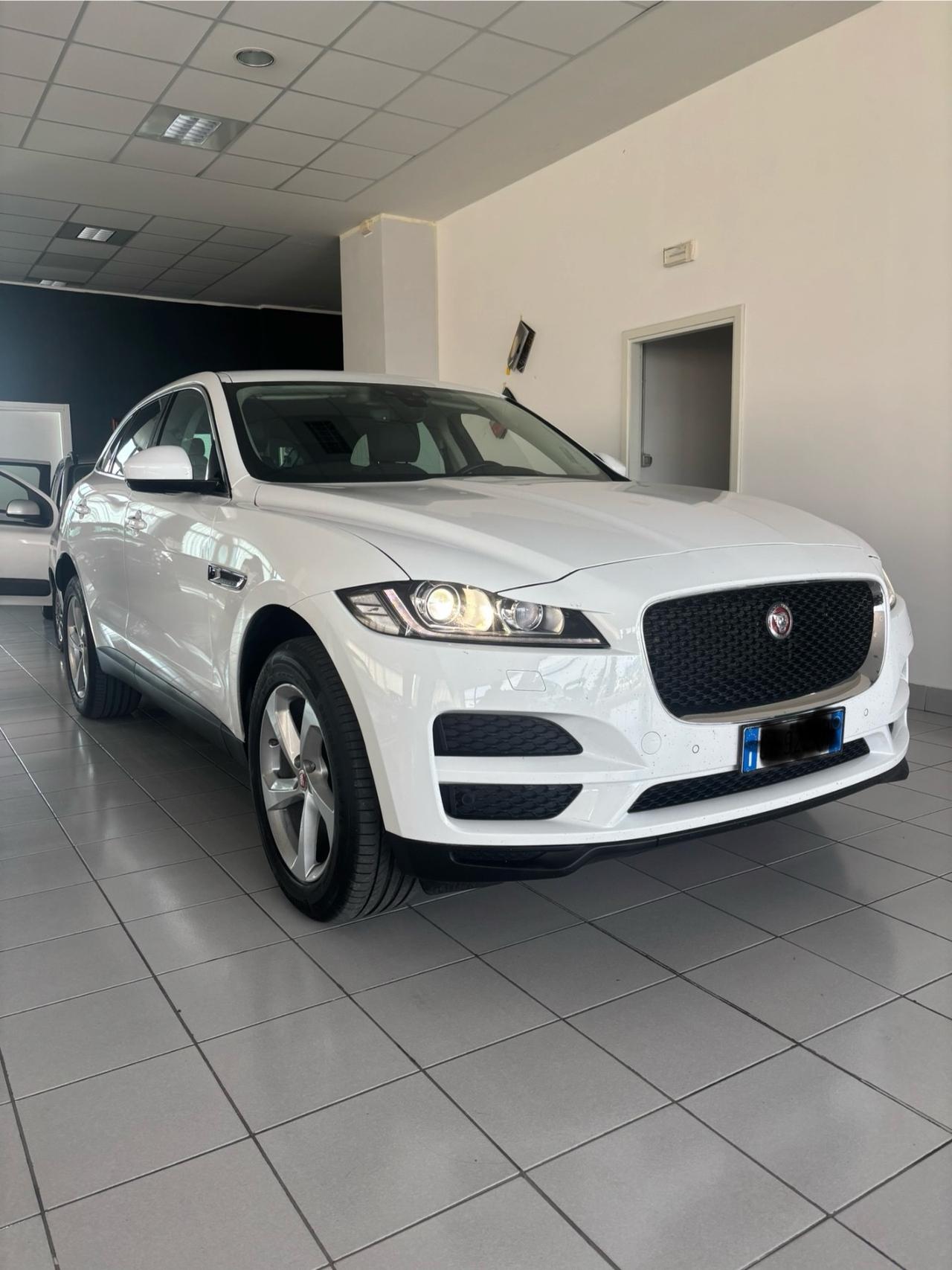 Jaguar F-Pace 2.0 D 180 CV AWD aut. Chequered Flag