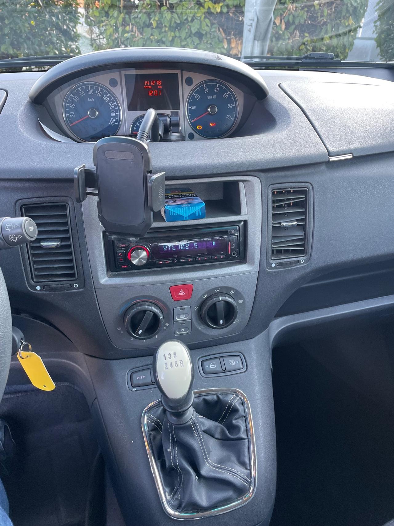 Lancia MUSA 1.4 benzina anno 2011 km 140. Mila