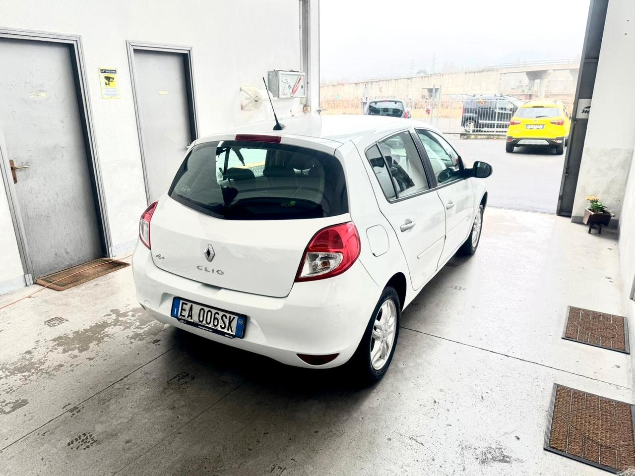 Renault Clio 1.2 16V 5 porte Dynamique Neopatentati