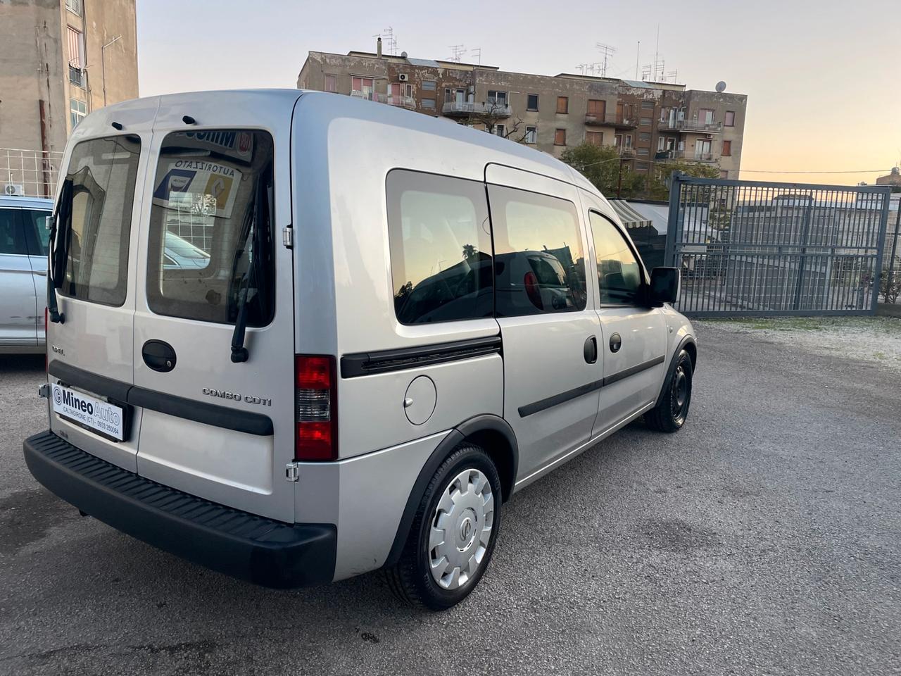 Opel Combo autovettura 5 posti 1.3 multijet