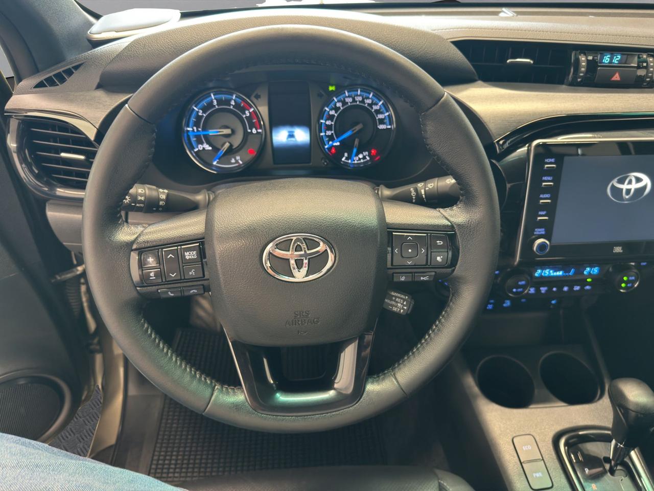 Toyota Hilux 2.8 d double cab Invincible 4wd auto