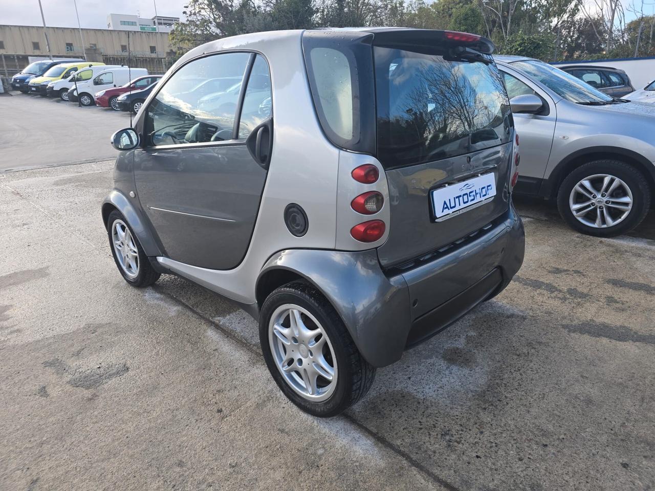 Smart 700 city-coupé pure (45 kW)