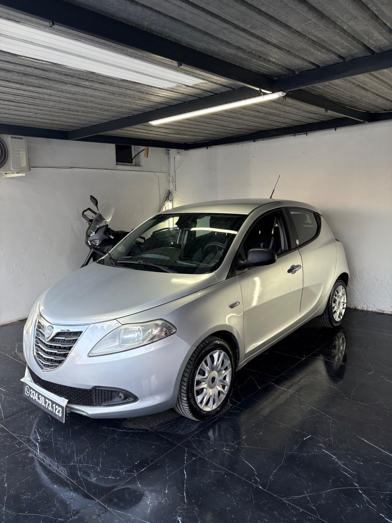 Lancia Ypsilon 1.2 69 CV 5 porte GPL Ecochic Silver