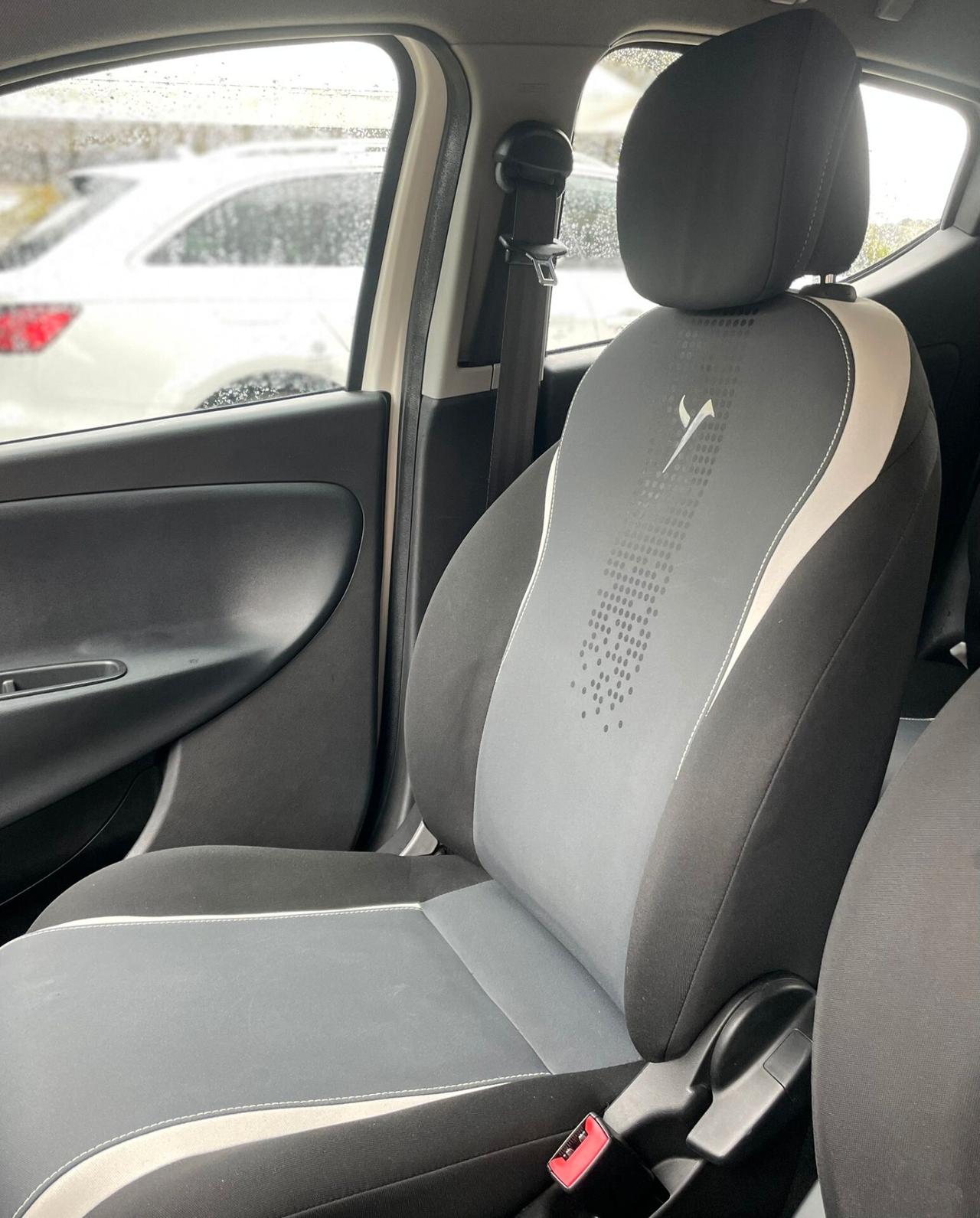 Lancia Ypsilon 1.2 69 CV 5 porte Platinum