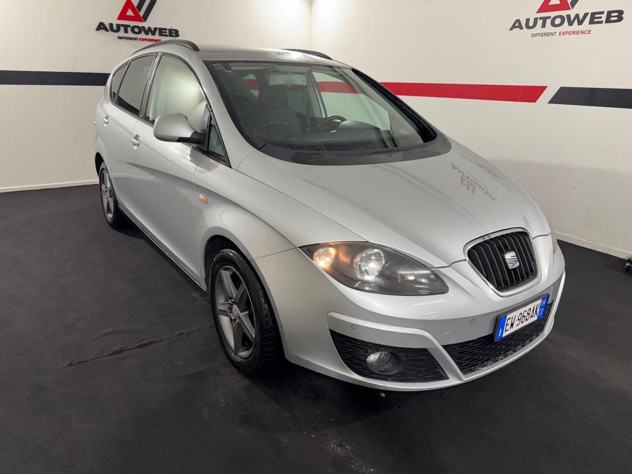 Seat Altea XL 1.6 TDI 105 CV Tv interna