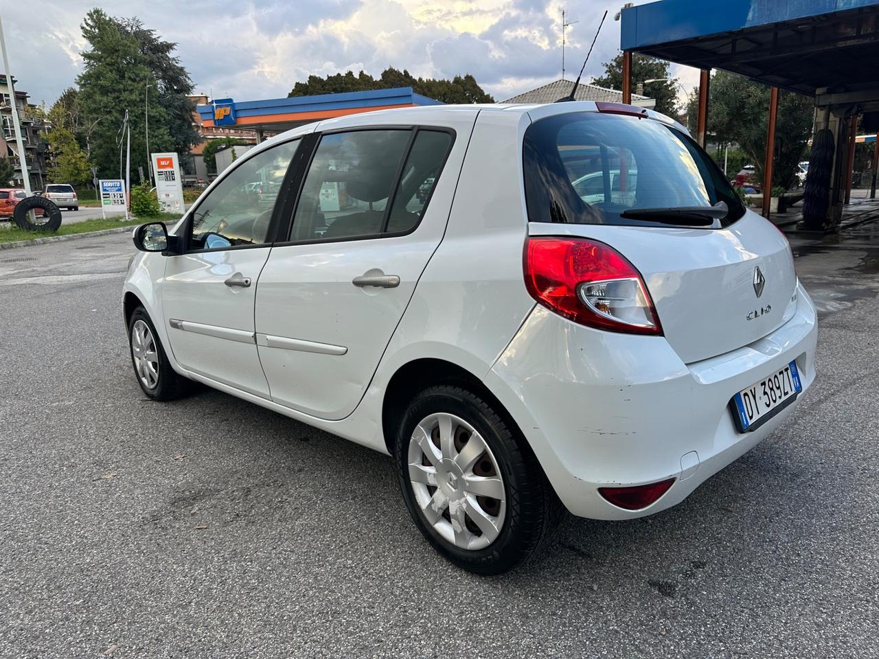Renault Clio 1.2 16V 5 porte BENZINA NEOPATENTATI