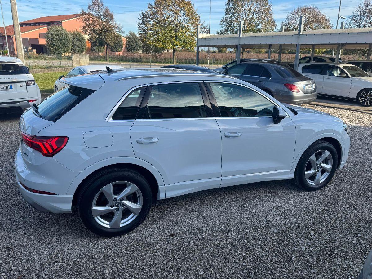 AUDI - Q3 - 35 TDI quattro S tronic S-LINE