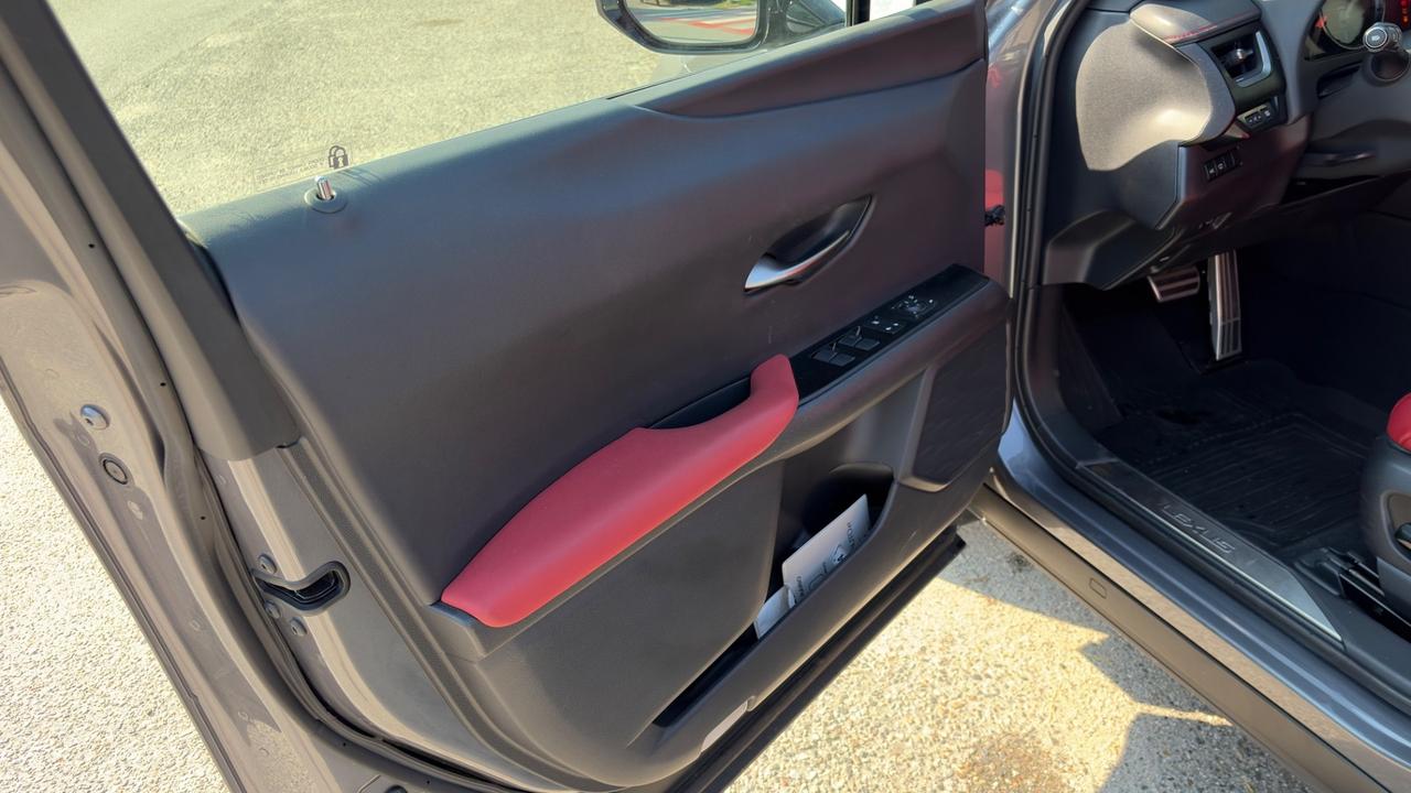 Lexus UX 250h ***** F-SPORT ****** 4WD ******* 4X4 *******