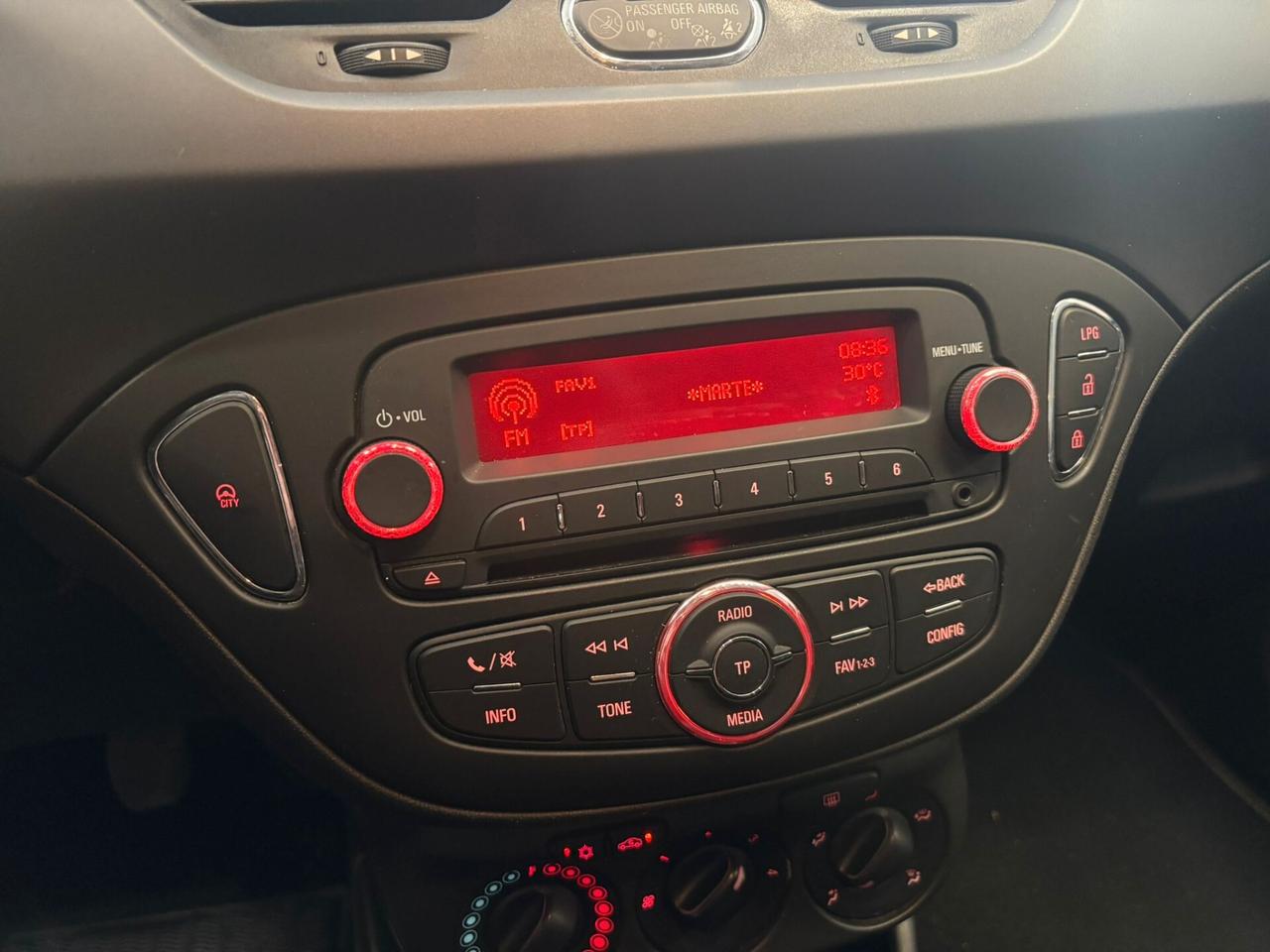 Opel Corsa 1.4 90CV GPL Tech 5 porte Black Edition