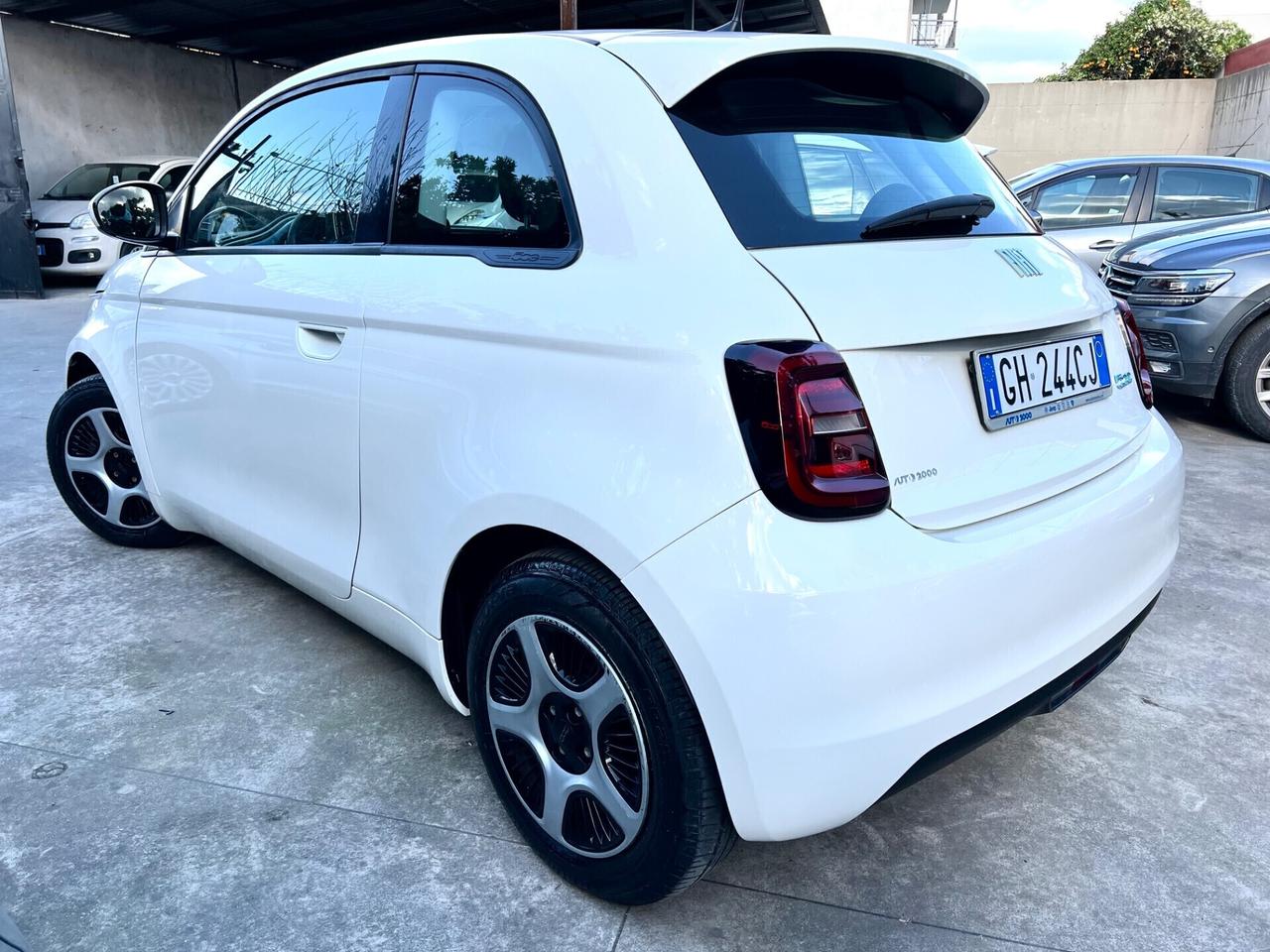Fiat 500 500e Berlina 42 kWh La Prima