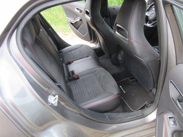 MERCEDES-BENZ GLA 180 Premium